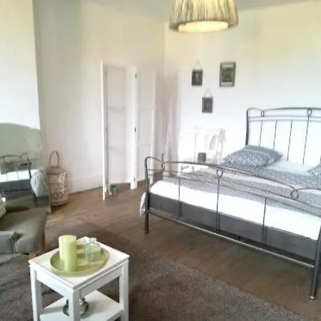 House With 3 Bedrooms In With Enclosed Garden *